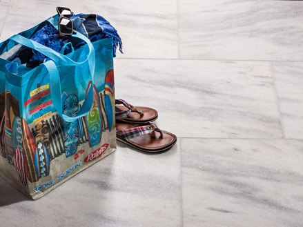 Piastrelle in marmo Calacatta con decorazione