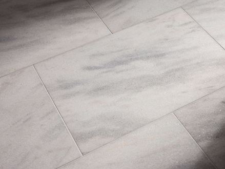 Piastrelle in marmo Calacatta, vista laterale