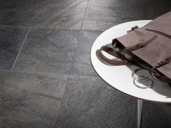 Piastrelle in quarzite Deoli Green con decorazione