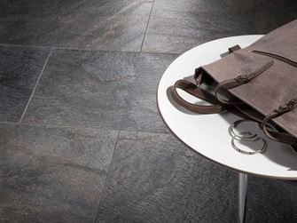 Piastrelle in quarzite Deoli Green con decorazione