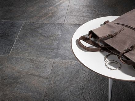 Piastrelle in quarzite Deoli Green con decorazione