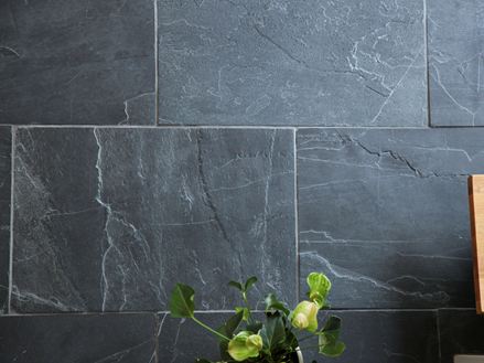 Foto del cliente: Piastrelle in ardesia Black Rustic posate nella zona delle scale