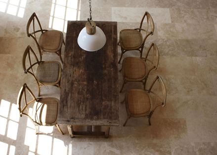 Tavolo da pranzo rustico su travertino Classic Light