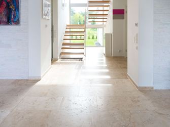 Rivestimento per scale e pavimenti Travertin Classic Light