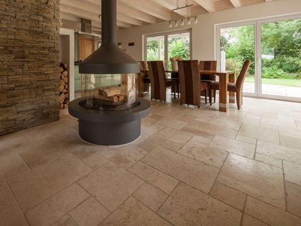 Light Light, soggiorno con camino