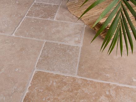 Piastrelle di travertino Medium, burattato RV con palma