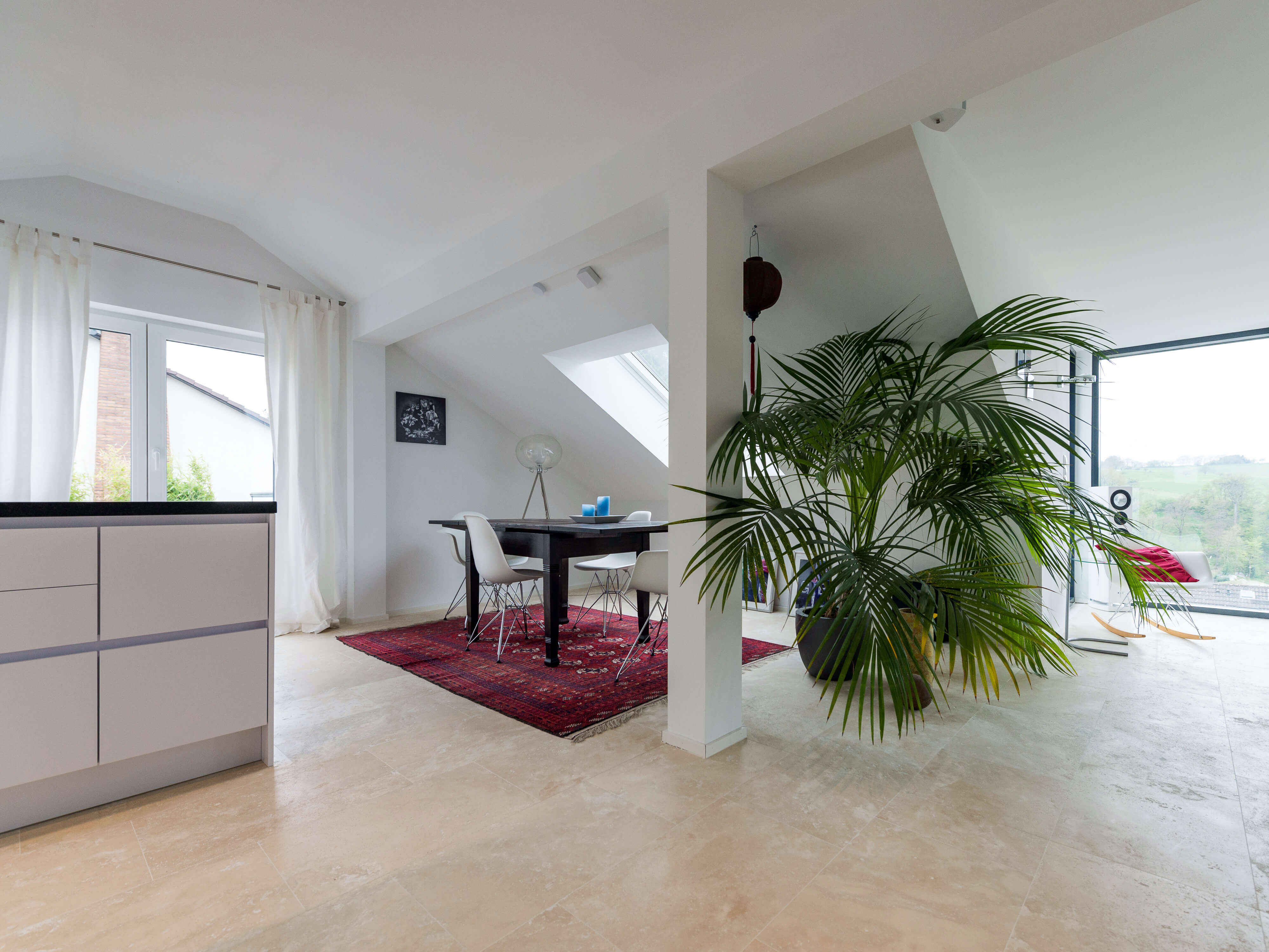 Appartamento spazioso con piastrelle in travertino Medium Line