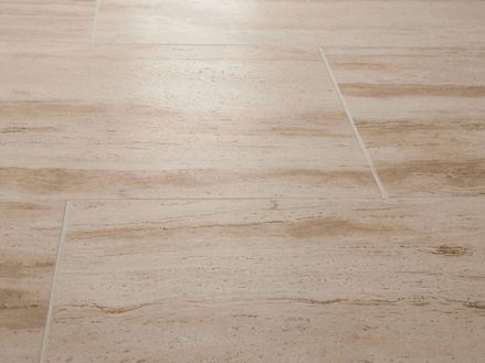 Piastrelle in travertino di Natura, a fasce e levigate, vista frontale