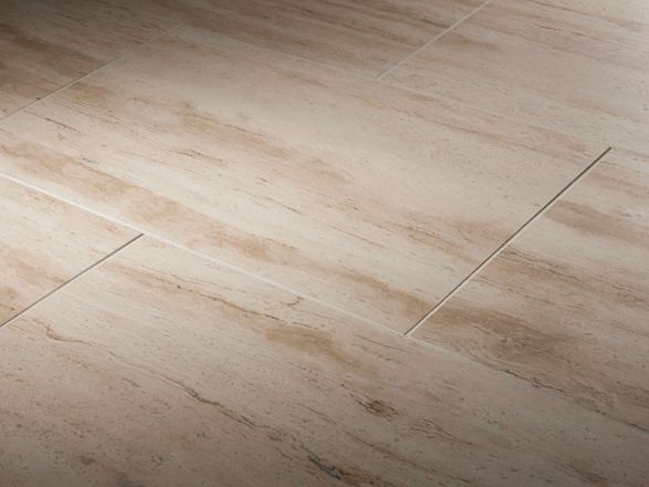 Piastrelle in travertino di Natura, a fascia e levigate, montate lateralmente