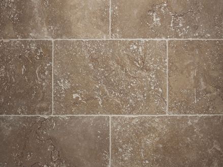 Piastrelle di travertino Noce burattato, vista frontale