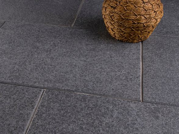 Basalto scuro Black Beauty con decorazione