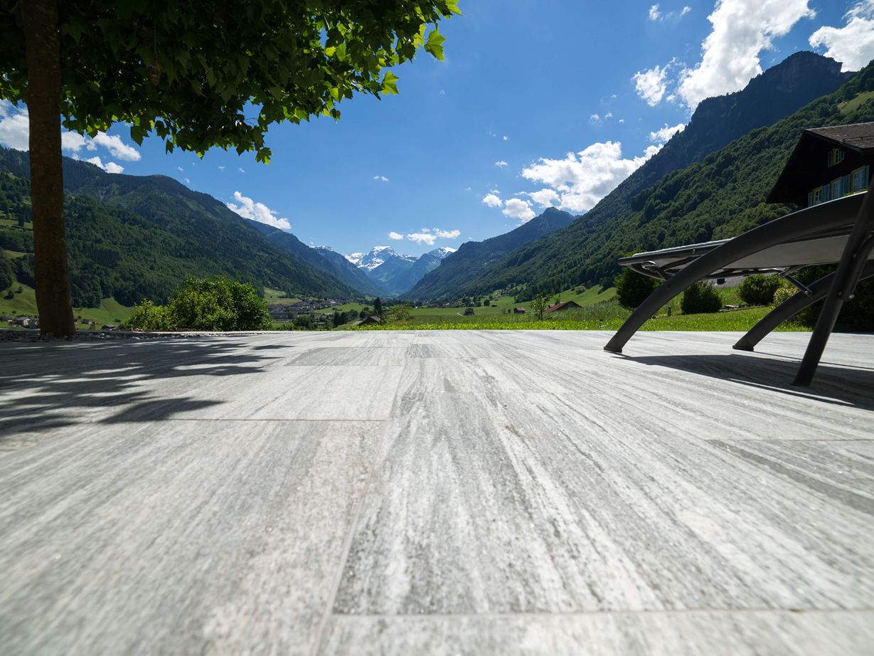 Vista dalla terrazza in granito svizzero