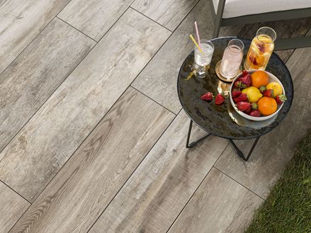 Terrazza con pannelli in legno Indie Smoke