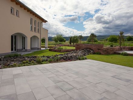 Terrazza Blaustein Azur con giardino mediterraneo