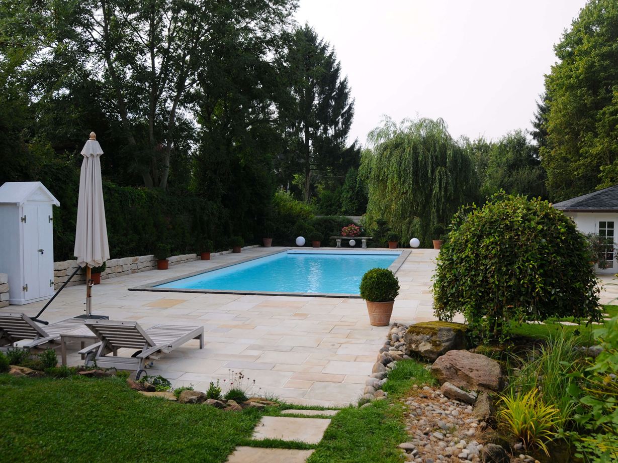 Foto del cliente: lastre di arenaria Yellow Mint, posate come terrazza e nell'area della piscina