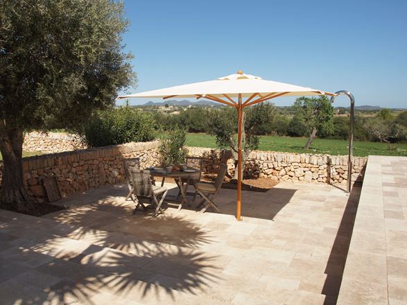 Terrazza mediterranea con travertino Medium