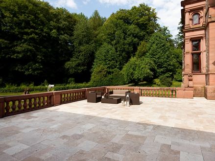 Foto del cliente: cantina del castello di Heidelberg; lastre di travertino antico, posate all'aperto