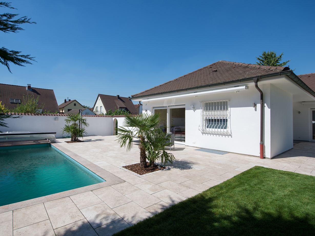 Casa e terrazzo con lastre di travertino Medium Line