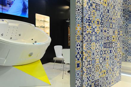 Non solo in bagno: piastrelle in gres porcellanato con motivi che non pongono limiti all'immaginazione!