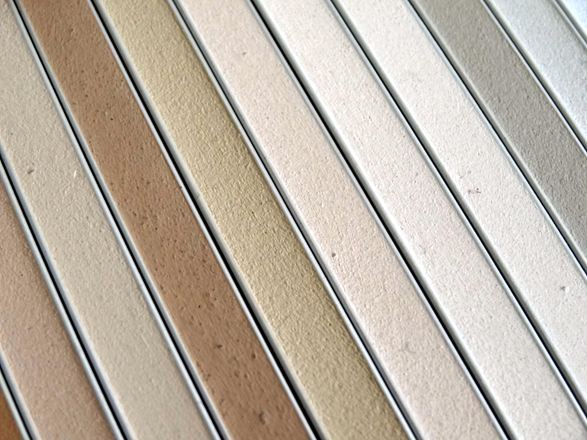 Diversi colori di giunti mostrati uno accanto all'altro
