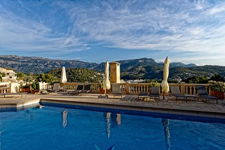 Atmosfera rilassata a bordo piscina