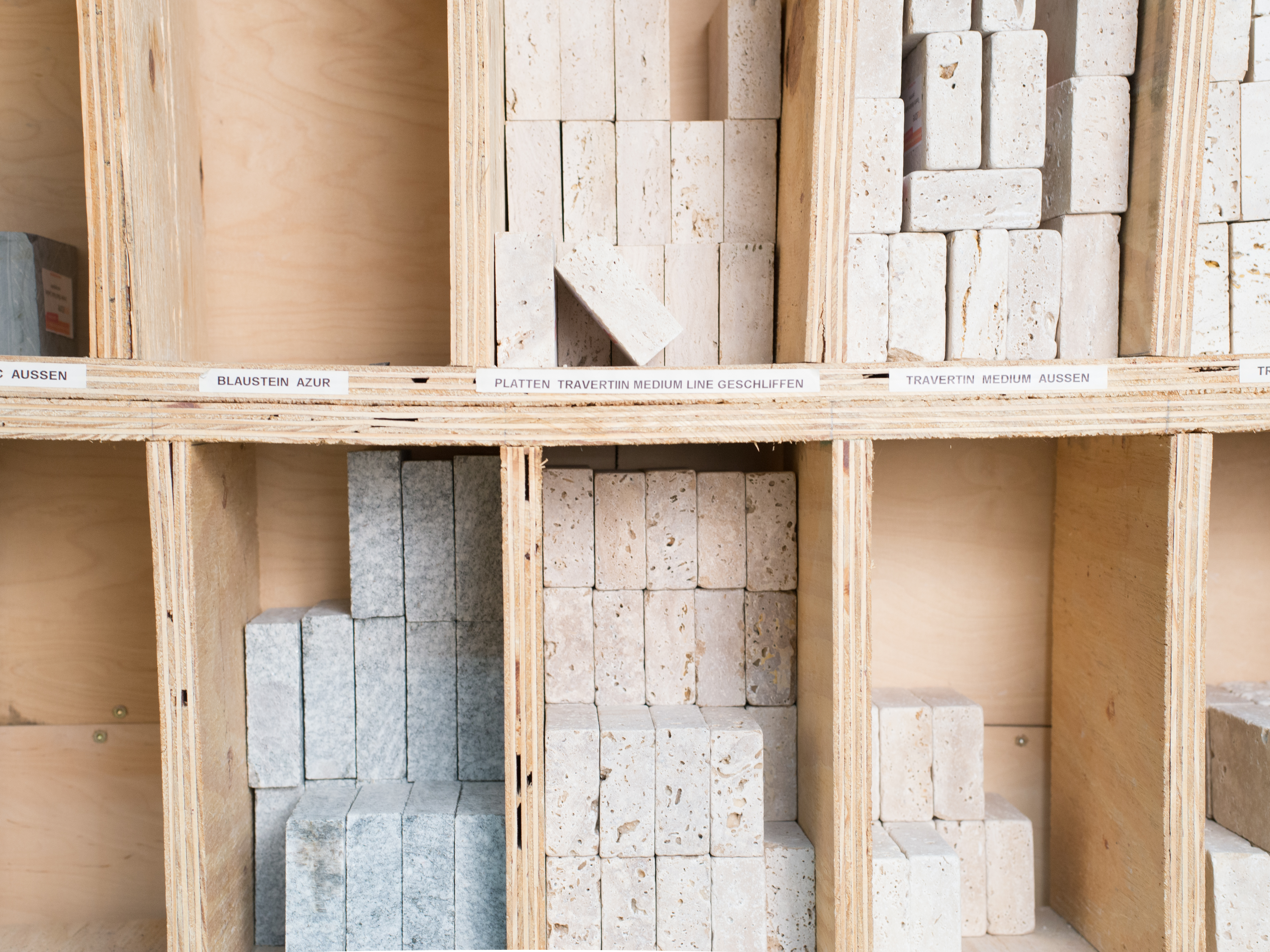 I nostri campioni manuali possono darvi una prima impressione dei diversi tipi di pietra naturale.