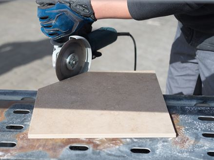 Taglio di materiali fini js 7