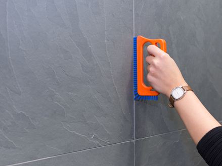 Pulizia dei giunti con il Fuginator