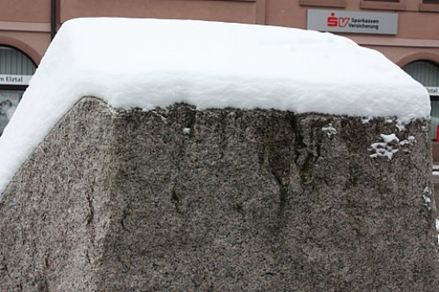 Le pietre dure come il granito sfidano la neve e il ghiaccio