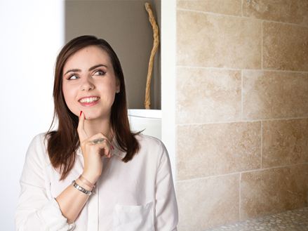 Pauline con un punto interrogativo sul viso