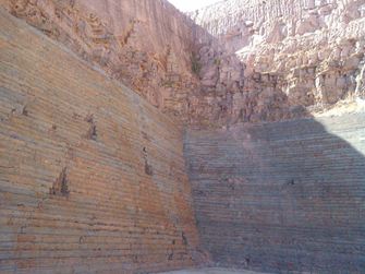 Cava di ardesia al sole