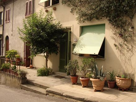 I vasi da fiori in stile mediterraneo sono un must per il vostro patio!