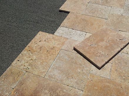 posa di lastre di travertino Noce 02